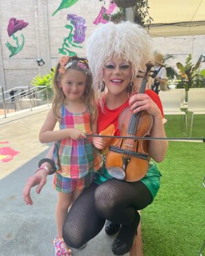 Thorgy Thor Instagram - Reading is WHAT? ….Fundamental!  Had such a blast @ StoryTime at @lincolncenter  Inspiring the next generation of little musicians !  Thank you @lizzobeeating for letting me sample your 🎵 for the kids ❤️…. they had a blast dancing and walking the runway!  We read BECAUSE by Mo Willems 📖. Keep reading and learning littles brats! 😜😜😜