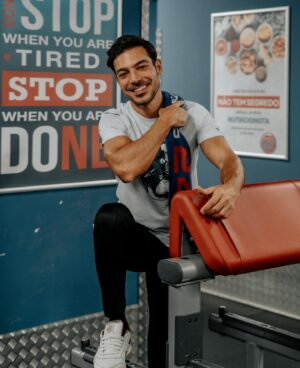 Tiago Aldeia Instagram - Sem desculpas, treino de segunda-feira feito!👊 
Tu vs Tu, sempre!! 😜

#BeFitWithUs
