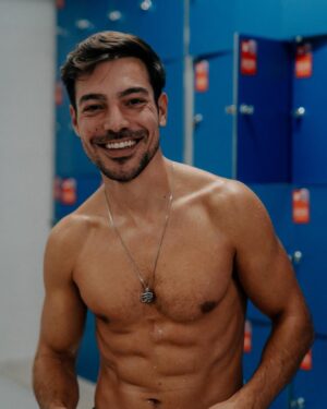 Tiago Aldeia Instagram - Step UP the game! 🕹️ Sem desculpas, mesmo ao feriado. Amanhã também é dia de treino! Treinamos? 💪👊

#befitwithus #lisboafitness #portugalgym #fitnessportugal #timetofitness24 #gymportugal #fitnesslisboa