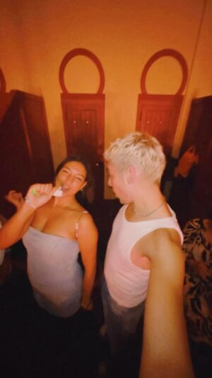 Tiago Bandeira Instagram - Que noiteeee 🦋 @barbarabandeiraa