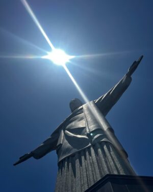 Tiago Correa Instagram - Con el hermano mayor…

… y el amor da minha vida

#tbt #riodejaneiro #cristoredentor
