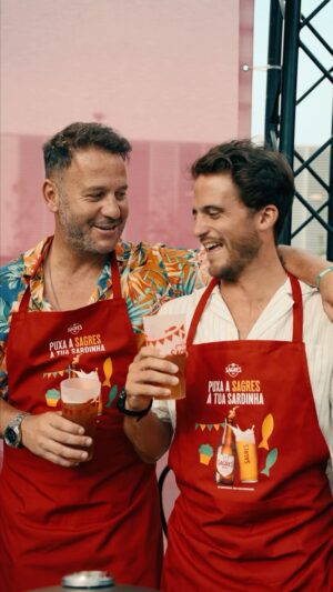 Tiago Teotónio Pereira Instagram - Pronto para curtir os santos populares.... só foi pena ter encontrado o @candycosta. @Cervejasagres a salvar o dia, como sempre. 
#SejaResponsavelBebaComModeração #Pub