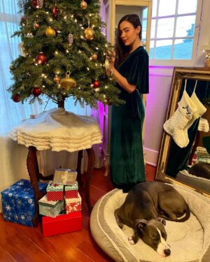 Tiana Tuttle Instagram - Merry Christmas from me and my best friends dog! 

🎄🎁❤️