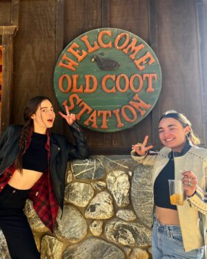 Tiana Tuttle Instagram - We got some apples ✌🏻