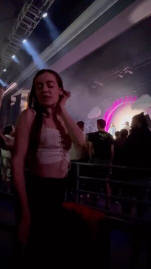Tiana Tuttle Instagram - Actual footage of me in therapy last week

s/o to my therapist @carlyraejepsen 

PS excuse my nerdy dancing 🤓