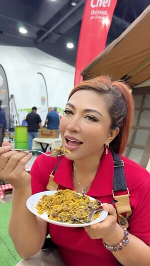 Tiara Jacquelina Instagram - Puan Sri Tiara Jacquelina @tiarajacquelina is demonstrating “How to Prepare Nasi Briyani Kambing” in the most convenient and easiest way. 😍

🛒 Shop now at https://shopee.com.my/mychefmalaysia

✅Halal
✅Local brand
✅Perfect for travelling, camping and picnics
✅Ideal for students in dorm rooms craving a taste of home
✅Quick, easy, and oh-so-tasty!

For more information: www.mychef.com.my

#mychef #readytoeatmeals #Malaysia #halal #localbrandmalaysia
#retortmeals #howto #nasibriyanikambing