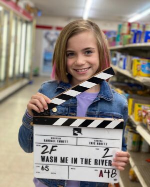 Tierney Smith Instagram - If anyone wants a break from 🎄movies, SAVAGE SALVATION is now available on @amazonprime 🎬🎥🍿 it was so fun to have a small part of something with such an incredible cast @thejackhuston Robert De Niro & John Malkovich 😍 thanks @randallemmettfilms 

⚠️🚨not a movie for kids