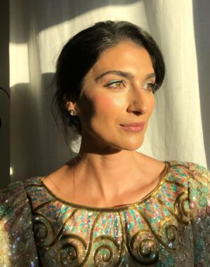 Tiffany Lonsdale Instagram - Glamming up on a Monday for Emmy’s fun! Thank you @jaymekav for my hair and make up 💁🏻‍♀️
