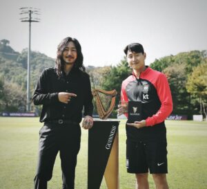 Tiger JK Instagram - 너무너무너무 멋진분들에게기네스코리아 모먼트 어워드를 시상하는 꿈같은 경험을 했습니다. 요즘 제게 너무나 큰 즐거움을 선물해주시는 멋진 분들을 만나뵐 수 있어서 너무 행복했습니다. 영광입니다, 국가 대표선수들 모두 감사드립니다! 건강하세요🫡🙇🏻❤️
@guinnesskorea @thekfa #축구엔기네스 #ad