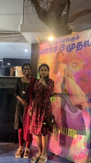 Tiger Thangadurai Instagram - எங்க போனாலும் சண்ட மட்டும் தீராது😫

@ihansika @samcsmusic @guru.saravanan.5 @sabari_gireesn @actor_sriman
@thangadurai_actor 

#jegavaishu1234_official  #jegavaishu1234  #horormovie  #trendingreels  #hansikamotwani  #actresshot