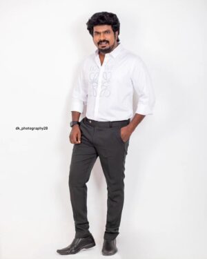 Tiger Thangadurai Instagram - Vanakkam friends🙏 I was overwhelmed by receiving all ur wishes on my BirthdaY😚 Taking this time to thank u all my friends,Fans, welwishers & familY💐ur wishes motivated me to Run fast to attain my goal 😘 Soon the birthday treat to u all r on d way by entertaining In upcoming shows &  great movies which wer very important in my career💗💥🎉 
Let's celebration beginS🎊

Lovvvvvvvvvvvveee Youuuuuuuuuu Makkaley🥰 

#thangadurai #birthday #birthdaywishes #buildup #lalsalaam #superstar #rajinikanth #vijaytelevision