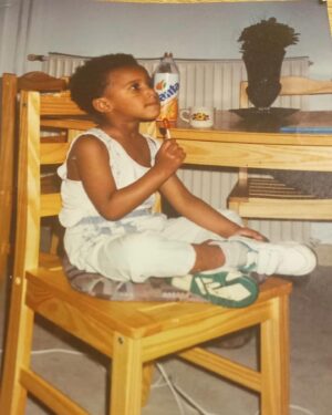 Tijan Njie Instagram - Durch die Augen eines Kindes scheint nichts unmöglich. Lass die Erwachsenen nicht beeinflussen, wie du deine Träume siehst, denn... was wissen sie schon?! 🔮💫

Through the eyes of a child nothing seems impossible. Don’t let the grown ups change how you view your dreams, because… what do they know?! 🔮💫

#gykit #dreams #millivanilli