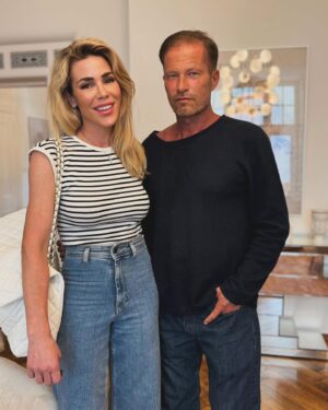 Til Schweiger Instagram - Tausend Dank liebe Miriam, für die ausführliche Beratung und Behandlung. ❤️ Ich habe mich sehr wohlgefühlt. Deine DOCTOR MI!-Produkte sind ein absoluter Gamechanger! Ich kann bereits nach einer Woche schon eine deutliche Verbesserung erkennen und freue mich sehr auf mein neues strahlendes Hautbild 😍 @doctormi