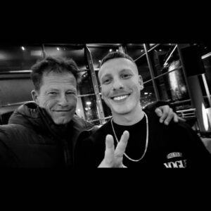 Til Schweiger Instagram - Herzlich Glückwunsch, Felix, David, Fabian & und dem ganzen Sonne und Beton Ensemble zu diesem herrauragenden und höchstverdienten Erfolg!!! Die Millionen Besucher sind in Sichtweite und das Ende ist offen!!!👏🏻👏🏻👏🏻👏🏻👏🏻👏🏻😅😅😅🎈🎈🎈