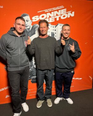 Til Schweiger Instagram - Sonne&Beton is a fuckin masterpiece! Einzige Kritik: Er geht zu schnell vorbei! Rough, hart, sauwitzig, emotional und wahnsinnig zaertlich! David Wnendt liebt seine Figuren und ihm ist ein grossartiger Film ueber Freundschft gelungen!❤️Ein unglaublich charismatischer, toller Cast, tolle Kamera, wahnsinns Licht, brilliant geschnitten, krasser Soundtrack und meisterhaft inszeniert! Chapeau! Wir sind einfach geflasht und weggedonnert! Noch besser als die Kriegerin und der war schon ein Meisterwerk! Best german movie ever!❤️❤️❤️Danke!