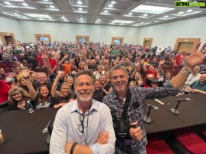 Tim Daly Instagram - HUMANS!!! Found my old tv brother at @fanxsaltlake! Where should I go next to meet you all?