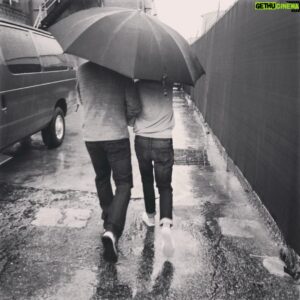 Tim Daly Instagram - HUMANS!!! Raining a lot out there… hope you’re all staying safe!