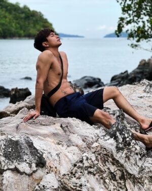 Tim Tuppil Instagram - Tropic like it’s Hot 🥵 
Tanned skin 
#DiscoveringZamboanga