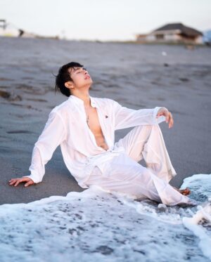 Tim Tuppil Instagram - Let the waves hit your feet, and the sand be your seat. 
#GetReadywithDermstrata
@dermstrataskinclinic 
@mike.sy