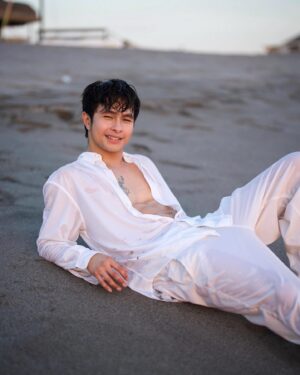 Tim Tuppil Instagram - Let the waves hit your feet, and the sand be your seat. 
#GetReadywithDermstrata
@dermstrataskinclinic 
@mike.sy
