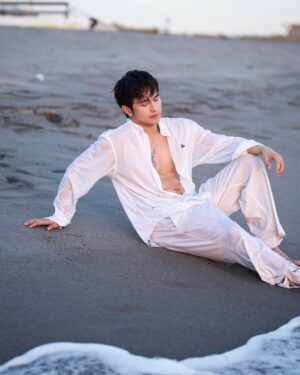 Tim Tuppil Instagram - Let the waves hit your feet, and the sand be your seat. 
#GetReadywithDermstrata
@dermstrataskinclinic 
@mike.sy