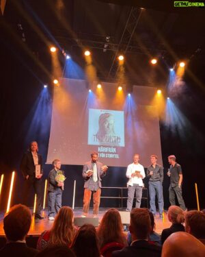 Timbuktu Instagram - We won best entertainment podcast in Sweden at the Guldörat awards last night for our audiodrama HÄRIFRÅN. Extra big love to my mentor and co-creator @flwrstudio
My deep gratitude goes out to our team for bringing this dream into existence:

@detnyanya @_prins_daniel_ 
@thomashenleyradio @sakibzabbar 
@rksseruwagi @stinaekblad 
@assefa.astrid @joelvalois 
@nathanielhagos @mikaelwranell 
@helmonsolomon @binyam_smilesmilesmile @esther.kirabo @seinabosey 
@erik_lundin_swe @masaka.mp3 
@svanteloden @damntheband 
@sprinklechords @sabinaddumba
@collenofficial
@filt__
@moeni_poppius
@breel_co
@banda.produktion
@storytelsverige
