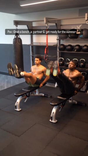 Timmy Pandolfi Instagram - TRY THIS WITH A FRIEND AND LMK 💪🏽☀️😎🏝️

#ﬁtness #summer #partner #trainhard #workout
