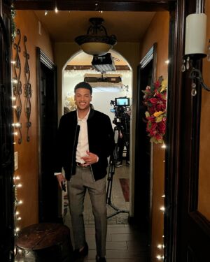 Timmy Pandolfi Instagram - First Feature Film Bubble Wrapped 💫

“A Christmas Prayer”

Role | Dr. Ralph

Praise be🧎🏾‍♂️‍➡️💫

#sag #featurefilm #swerve #actor #hollywood