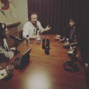 Timur Karginov Instagram - Никто:
Коняев:объясняет двум гроссмейстерам как устроены шахматы♟
на канале kuji вышел подкаст с @sergey_karjakin и @teimour.radjabov 🔥