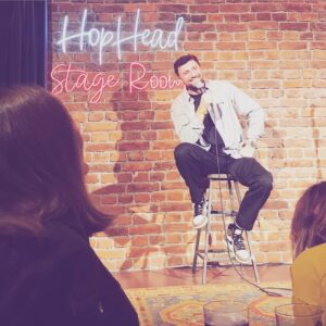 Timur Karginov Instagram - @hophead_stage_room отличный стендап клуб в Санкт-Петербурге🥪