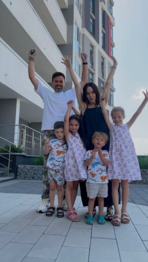Timur Miroshnychenko Instagram - Радіємо, що спустилися пішки з 23 поверху в плюс 37 і вижили 😂