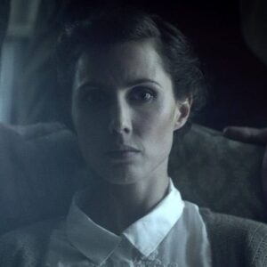 Tina Kandelaki Instagram - Досмотрела затейливый нуарный сериал «Бессердечные» в фирменном датском исполнении с прекрасной музыкой и работой художника по костюмам. 

Получилось очень модно и стильно, герои похожи на детей Майкла Хатченса, отчего я и продержалась у экрана все восемь серий. Сериал можно разом посмотреть на выходных, если любите парафразы с историями про вампиров и всяких иных. 

Всё в нем настолько просто и, как всегда, вокруг одной и той же школы, что даже не хочется пересказывать сюжеты и трансформации героев — вы их и так уже знаете. 

Если вам нравится вампирская эстетика вкупе с датской литературой, то можете устроить себе день Дании. Передаю эту эстафету вам😉