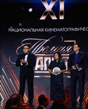 Tina Kandelaki Instagram - «Газпром-Медиа Холдинг» на премии АПКИТ получил спецприз за успешную 25-летнюю медиаисторию. Абсолютно заслуженная награда самому динамично развивающемуся холдингу в России. 

Мы создаем огромное количество оригинального контента, который раз за разом становится суперхитами: «Новые звезды в Африке», «Конфетка», «Выжить в Дубае», «Титаны». Мы успешно сотрудничаем с Китаем, Индией, Латинской Америкой.

Благодаря Александру Александровичу Жарову команда ГПМ РТВ по-настоящему сильная и сплоченная, мы точно уверены в завтрашнем дне, и поэтому смотрим далеко за горизонты, где будем и дальше делать динамичное и интересное телевидение. 

Никакие санкции нас не остановили и уже не остановят. Мы не только ушли в свое внутреннее развитие, мы перешли в то качество, которое позволяет нам конкурировать с любым телевидением любой страны на очень высоком уровне и во многом побеждать.