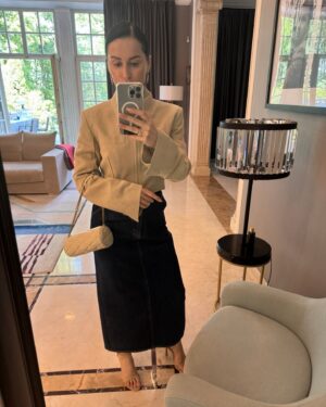 Tina Kandelaki Instagram - Начинаем выходной с традиционной рубрики #БитваЛуков. 

Какой образ лидирует на этой неделе?😉