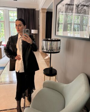 Tina Kandelaki Instagram - Начинаем выходной с традиционной рубрики #БитваЛуков. 

Какой образ лидирует на этой неделе?😉
