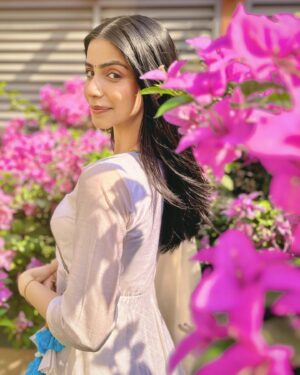Tina Shilpara Instagram - For #WriterPadmabhushan 🌻😌

Styled by Anusha Devara / @devaras92 
Outfit by Varsha Reddy / @vrclothinghub