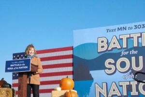 Tina Smith Instagram - Four days to make @JoeBiden the next President of the United States. Four days to give it our all. Great to welcome him to Minnesota today. Let’s do this.