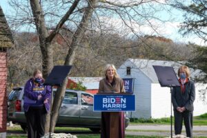 Tina Smith Instagram - There’s only one candidate running for President who will fight every single day for ALL Americans. That candidate is @JoeBiden.

Great to welcome @DrBiden to Minnesota today. 19 days.