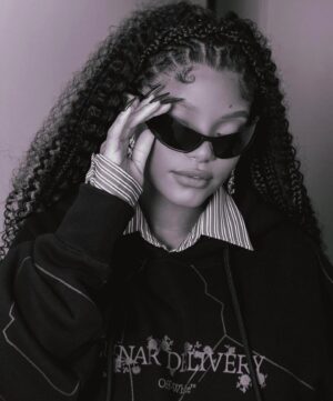 Tinisha Meeks Instagram - @hallebailey @off____white 💙💙💙💙