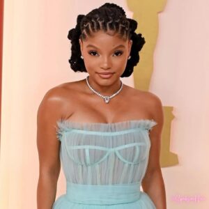 Tinisha Meeks Instagram - My, oh my! This is what we all wait for to show up when scrolling through social media, right? 

Halle Bailey has been proving that she's a princess in every way. 

The Little Mermaid star continues to flex her charm in jaw-dropping form with this elegant blue dress matched with her gorgeous hair styled by me! ✨❤️ 

#oscars2023 #hallebailey #thelittlemermaidlive #thelittlemermaid #sparklehairimports #hairstyledbyme #hollywood