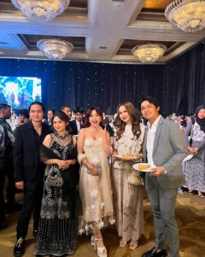 Tissa Biani Azzahra Instagram - Kondangan.
happy wedding @bebytsabina & @riznatakusumah semoga samawa dan langgeng sampai akhir hayat 🌻🤍

make up by my self
hair do @hairdo_mitsa
dress @rorastudio