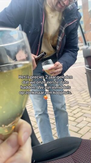 Titia Hoogendoorn Instagram - 🥂Even voor de duidelijkheid: mijn vriend heeft geen huis voor ons gekocht maar een bezichtiging bij 1 van de huizen voor ons geregeld voor volgende week. ✨#kopenzonderkijken