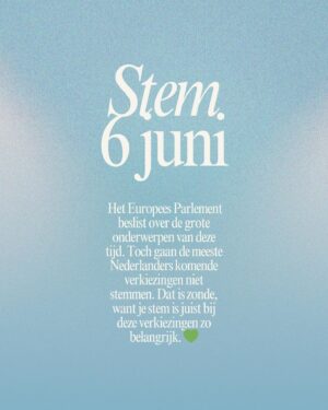 Titia Hoogendoorn Instagram - Even al m’n babes aan het bellen om te zeggen dat ze hun identiteitsbewijs en hun gezonde verstand niet moeten vergeten als we straks samen naar de stembussen gaan. ☎️✨

Klimaat, vrouwenrechten en de huidige oorlogen: Het Europees Parlement (EP) beslist over de grote thema’s van deze tijd. Toch gaan de meeste Nederlanders komende verkiezingen niet stemmen. Dat is zonde, want je stem is juist bij deze verkiezingen zo belangrijk. 💚

Kan Caroline van der Plas straks de stikstofmaatregelen terugdraaien? Dat beslist het EP.

Kan Geert Wilders straks alle vluchtelingen naar ‘huis’ sturen? Dat beslist het EP.

Kunnen christelijke partijen straks ons abortusrecht inperken? Ook daar heeft het EP invloed op. 

We krijgen nu in Nederland een radicaal-rechtse regering en zijn zeker niet het enige land in de Europese Unie. Dat gaat invloed hebben op het Europees Parlement. Deze partijen willen onze samenleving terugbrengen naar een tijd waarin niet iedereen dezelfde rechten en kansen had. Dat kunnen we niet laten gebeuren. 🌍✨

Recente peilingen laten zien dat de kans groot is dat de rechtse fracties in het EP na de verkiezingen een stuk groter zijn dan nu. Zo groot dat het moeilijk kan worden om linkse meerderheden te vormen in het parlement. Dit zorgt ervoor dat er een rechtser beleid komt op thema’s zoals klimaat, queerrechten en migratie. 

Het beleid en de wetten die gemaakt worden in het EP hebben uiteindelijk extreem veel invloed op het dagelijks leven in Nederland. Zoals de meesten van jullie weten heeft het nieuwe kabinet een vrij heftig regeerakkoord gemaakt. Of die plannen allemaal uitgevoerd kunnen worden, hangt af van de regels die in het EP gemaakt worden. 

Wij bepalen op 6 juni met onze stem wie de regels maken! Stem groen!

Houd de bovenstaande onderwerpen in je achterhoofd als we gaan stemmen. En stuur deze post door naar degenen die denken dat de komende verkiezingen niet belangrijk zijn (of tag je vrienden).

#EuropeseVerkiezingen2024 #EU @europeangreens #choosecourage 

💚This post is paid for by the European Green Party💚
