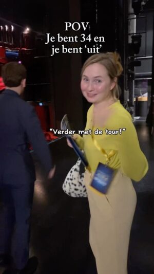 Titia Hoogendoorn Instagram - Niks schreeuwt meer ‘uit’ dan een backstagetour bij een musical en een shoot bij de ingang van de AIDA letters.