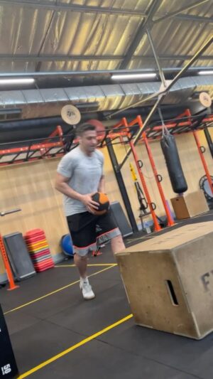 Tito Speranza Instagram - En vez de un paso más, sería, un salto más. 
@enanutritionals 
www.enasport.com/TITO20
Código de descuento: TITO20