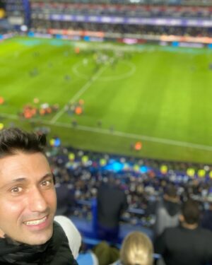 Tito Speranza Instagram - Por primera vez pude ver en la cancha a la Selección Argentina de fútbol. Sensaciones múltiples, una alegría inmensa, una emoción por momentos incontrolable (sumado a temas personales). Sentía que necesitaba más ojos 👀, para no perderme detalles. Pude ver en vivo a esta camada de jugadores y a @leomessi que por fin se le está reconociendo lo que es como jugador. Me gusta ver a la #Scaloneta como cuando era chico a la del #86 con el Diego a la cabeza. Gracias a la vida, y pude experimentar todo esto con mis sobrinos, que también era su primera vez. 
@lucaa.borrelli_ 
@vicente_borrelli1 

#LaSeleccion
#Futbol
#Messi
#Scaloneta