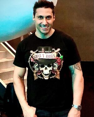 Tito Speranza Instagram - Preparado y listo para jugar en @bienvenidosabordo_ok por @eltrecetv a las 21 hs. Si! @soyguidokaczka logró que baile o algo parecido, jajaja. 
*
*
*
#Jugar
#Competir
#Divertirse
#Bailar
*
*
*
👕👖 @klosterinsta
