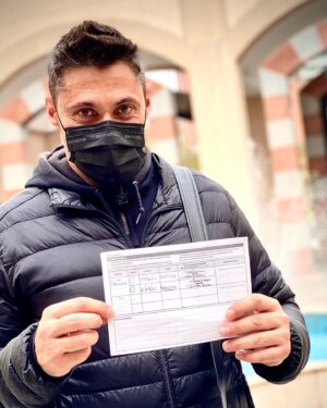 Tito Speranza Instagram - Contento porque me llegó la segunda dosis de la vacuna contra el COVID-19. El deseo que tengo es, que todos los argentinos puedan estar vacunados. Sin campaña y bandería política. Somos seres humanos que también merecemos respeto.