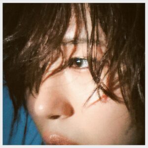 Toaka Instagram - 十明です🩻

12/6、3rd Digital Single「僕だけが愛」の
リリースが決定しました！
繊細で、歪な愛をうたいました。
お楽しみに。

https://lnk.to/toaka_ba
※上記リンクは12/6(水)0:00より有効

そして12/3(日)21:30〜 
TikTok LIVEで弾き語りします！
ぜひ遊びに来てね。

#十明
#僕だけが愛
#野田洋次郎

[ “僕だけが愛” Artwork ]
Art Director / Photographer：Rdrah @__rdrah
Hair：TAKAI @rr_takai_
Make Up: Yuka Hirac @yuka_hirac
Styling：Kan Fuchigami @fk_info