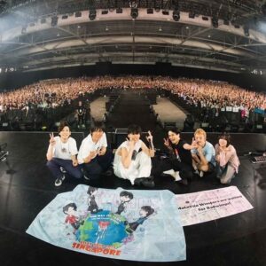 Toaka Instagram - シンガポール公演、ありがとうございました！！

一緒に歌ってくださっていた皆さんの声が聞こえて、とても嬉しかったです。素敵な時間でした...

またきっと歌いに行きます！

photo by @takeshiyao さん

#RADWIMPSWORLDTOUR2024
#THEWAYYOUYAWNANDTHEOUTCRYOFPEACE
#十明